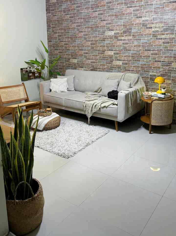 Lebaran sebentar lagi tetangga ⭐️🌙
udh siapin apa aja kalian? 
Buat lebaran kali ini aku tambah furniture di ruang keluarga ku, biar lebih chill saat ngbrol sama kelurga dan aku juga ganti coffee table ku dengan meja berbahan jati akesen rotan dan warna finishing yang sama dengan meja tv dan si kursi santai biar senada seirama beb🫰🏻 
PearlHouse udh siap buat open house nih, kuker khas lebaran juga udh ready 🫰🏻 


#DekorasiLebaran
#DekorasildulFitri
#DekorasRamadan
