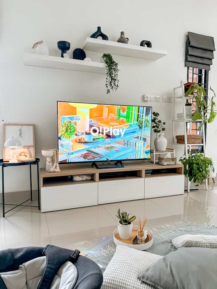 “Moment Favorit✨”
Haloo selamat malam salam dari casaaksadaru👋🏻. Salah satu moment favorit di rumah adalah moment diruang ini, living room plus ruang keluarga. Tempat dimana bisa bersantai, nonton, baca buku, sambil ngopi dan sembari bercengkrama dengan keluarga. Agar suasana nyaman dan hangat, ruangan bisa kita dekor dengan berbagai macam cara. Salah satunya pasang reed difuser atau parfum ruangan agar ruangan harum dan menambah kenyamanan rumah. Itulah sefruit moment fav di casaaksadaru. Kalau kalian dimana? 

Selamat malam semoga bisa menambah inspirasi teman2 semua. Malam 🫶🏻

#WaktuFavoritDirumah
#FavoritRoom
#FavoritDecorItems
#casaaksadaru