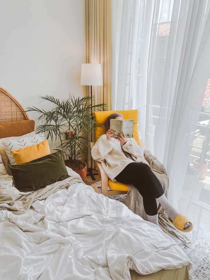 Momen Favorit
—
Momen Favoritku di rumah adalah menyendiri di kamar, duduk dan membaca ditemani hembusan angin
—
#WaktuFavoritDiRumah
#FavoriteRooms
#FavoriteDecorItems
#BohoStyle
#BohoHomeDecor
