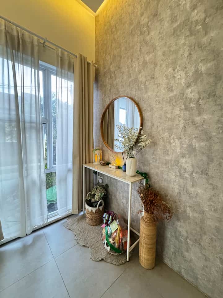 Dekorasi kecil di voyer

Jelang idul fitri kami memajang dekorasi kecil di voyer agar setiap masuk bisa merasakan vibesnya. Kami juga mengganti gorden dan memajang bunga potong segar. 

#DekorasiLebaran #DekorasiIdulFitri #DekorRamadan #RumahSemak #dekorasiVoyer #voyer 