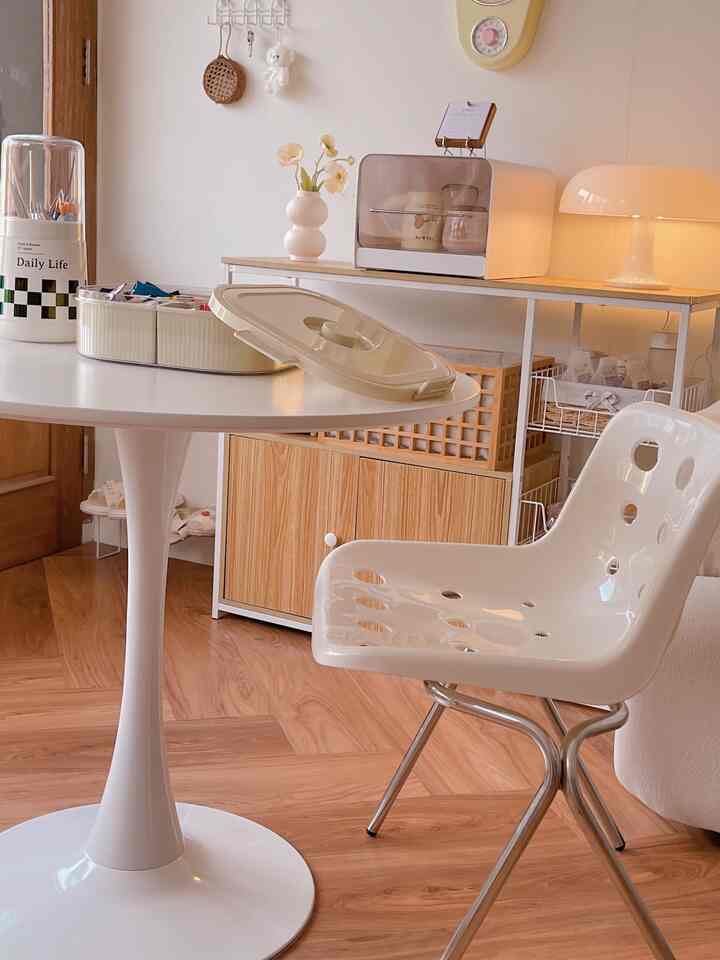 Dekorasi Lebaran 

Tentu identik sekali lebaran itu pasti ada suguhan makanan seperti snack bisa kue kering atau cemilan yang lain 
Bagaimana nih udah siap2 belom menyambut lebaran ? 
Aku menata ruangan ini seminimalis mungkin yang jelas di atas meja wajib ada suguhan untuk menyambut lebaran aku pakai toples yang sangat praktis toples sekat ini pilihannya ga makan tempat juga 

#dekorasilebaran
#dekorasiidulfitri
#dekorlebaran
#minimalis 
#koreanhouse