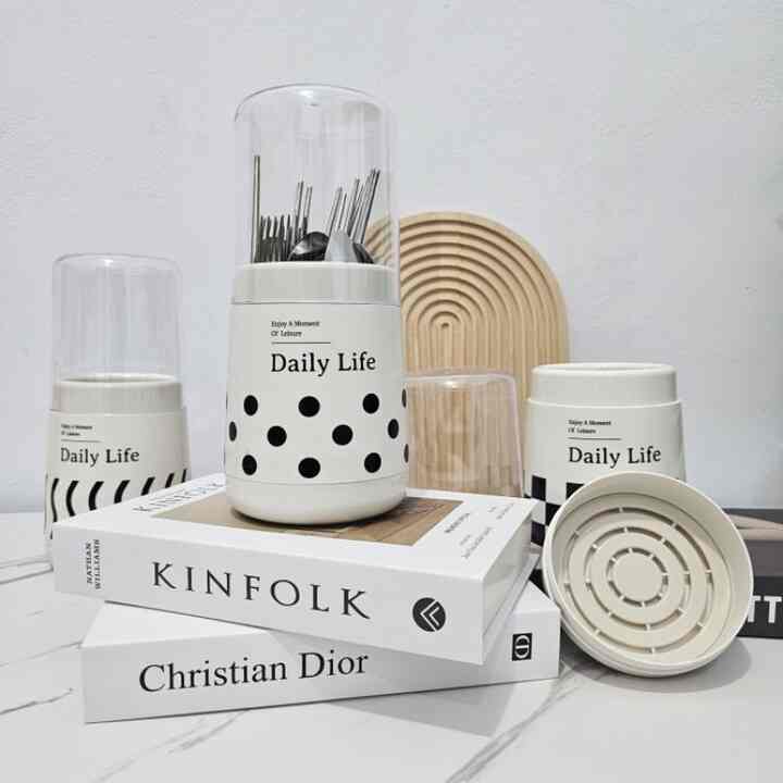 Tempat Penyimpanan Peralatan Makan