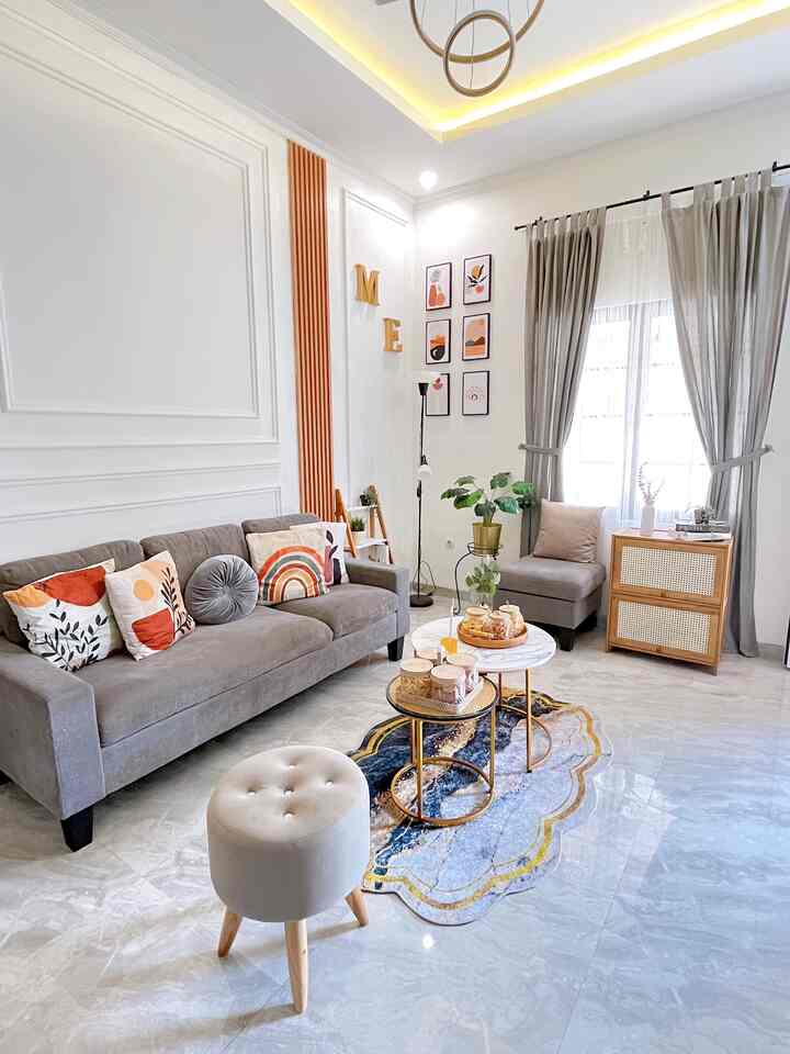 Ga berasa lebaran idul fitri tinggal beberapa hari lagi, tidak banyak dekorasi yang kami ubah pada living room ini, hanya memambahkan beberapa perintilan untuk menyambut tamu di hari raya. Kami menambahkan toples kue lebaran dan hiasan eid mubarak serta menambahkan rak pajangan hiasan dan yang terpenting rumah harus berish dan rapi. 

Selamat menyambut lebaran idul fitri 2024 😊

#DekorasiLebaran
#DekorasiIdulFitri
#DekorRamadan
#IdeLivingRoom
#DesainRuangTamu
#DekorasiRuangTamu
#HomeDesain
#Homedecor
#aesthetic