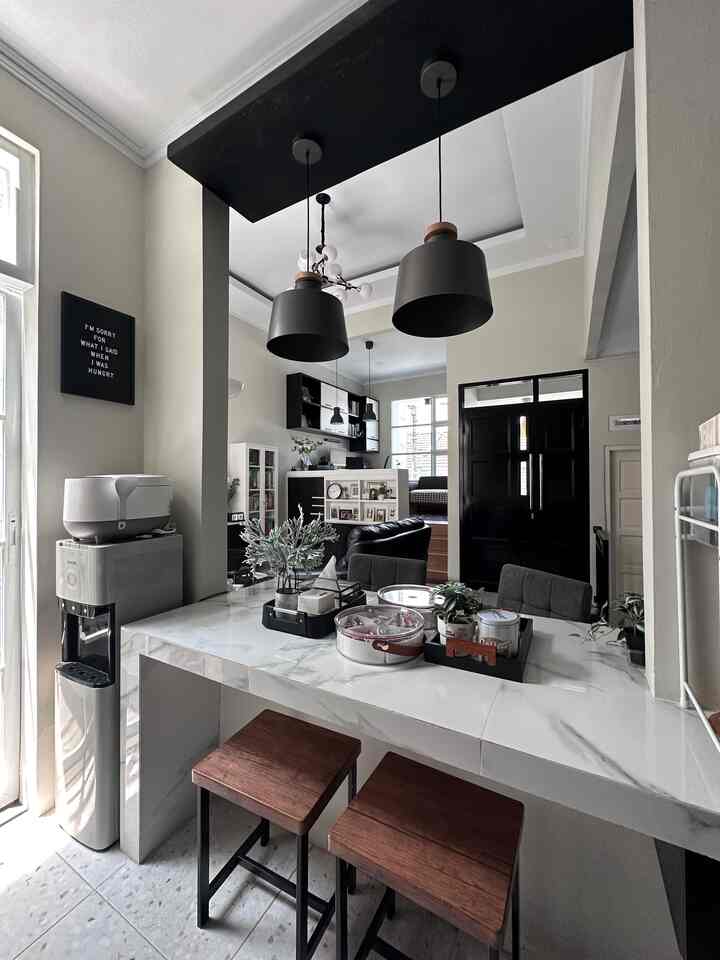 • Simple Eid preparations •

Hello O!House friends, this Eid our family is going home, so the house will not have guests. Eid preparations include snacks for children and pastries. It's simple, who knows, next weekend there will be friends or neighbors visiting. If close friends come, we usually deliver pizza for friends to chat with.

#EidDecoration
#EidDecorations
#RamadanDecor
#CompactHouse
#SplitLevelHouse
#ModernHouse