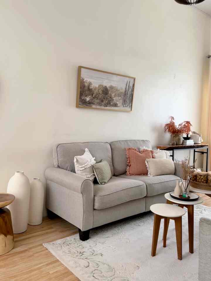 Baru memulai mendekor ruang tamu menyambut lebaran, cara ku mendekor menyambut lebaran dengan menata coffee table dengan meletakkan toples kue kering dan pengharum ruangan agar tamu tamu makin betah dan nyaman




#DekorasiLebaran #DekorasiIdulFitri #DekorRamadan #bandaaceh #modernfarmhouse #livewithkids #Eidmubarak