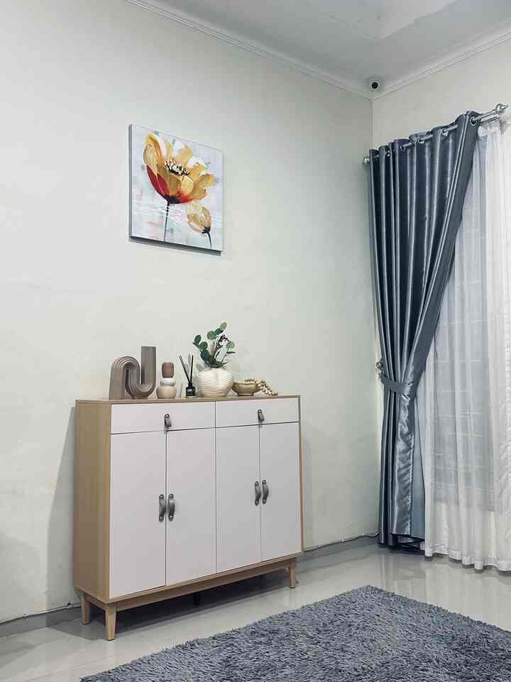 Ruang tamu menyambut hari Raya Idul Fitri 🫶❤️

Dekorasi yang simpel ruang tamu untuk menyambut kerabat dan sahabat di Hari Raya Idul Fitri . Meja panjang  dengan stoples kue kering khas lebaran.
Mohon maaf lahir batin semua 🙏🏼

#DekorasiLebaran
 #DekorasiIdulFitri #DekorRamadan
#livingroom #ruangtamuminimalis #homestyling #ruangtamu