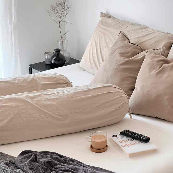 Favorite Room.

Momen favorit saat di rumah itu aku biasanya menghabiskan waktu lebih banyak di kamar utama ini. Karena vibes kamar ini nyaman, aku biasanya ngelakuin banyak hal disini seperti baca buku, nyari ide untuk bikin diy stuff, dan lain sebagainya. Oleh sebab itu aku sangat memikirkan design, dekorasi, dan tema yang pas untuk kamar utama ini. 

#kamarutama
#kamarjapandi
#waktufavoritdirumah
#favoriterooms
#favoritedecoritems