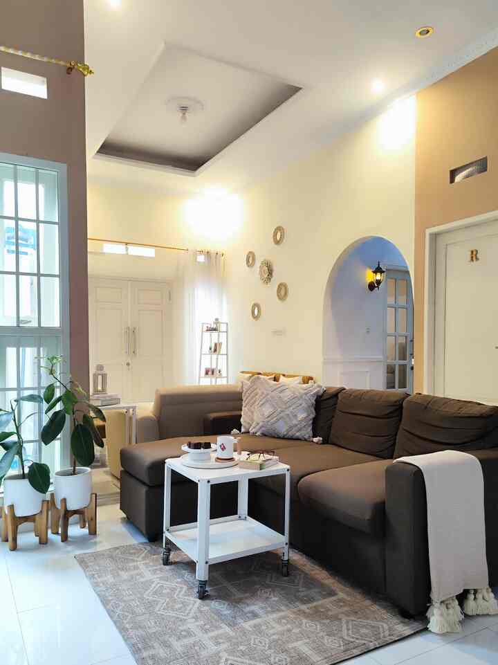 •Slow Afternoon•

Menikmati Sore hari kala weekend adalah momen terbaik didalam hidup, setujuu? 😀

Saat semua tugas beres-beres selesai, dan anggota keluarga yang lain sedang menikmati tidur siang mereka, akan sangat menyenangkan bisa mengambil waktu sendirian, bersantai sejenak minum teh, ngemil cake, sambil melanjutkan baca novel, atau cuma duduk santai menikmati sore menjelang malam sambil mendengarkan musik di Ruang Keluarga.

Kalau Kamu, weekend ngapain aja nih Moms? 

#WaktuFavoritDiRumah #FavoriteRoom #FavoriteDecorItems #MeTime #RuangKeluarga