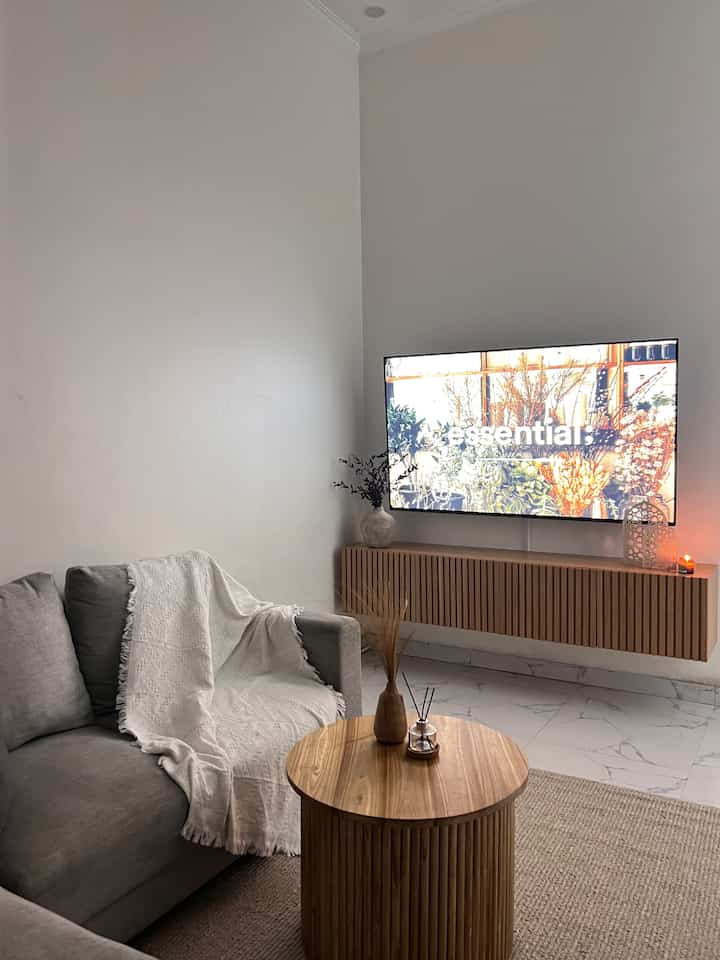 Menghias rumah untuk menyambut idul fitri merupakan hal yang ditunggu - tunggu. Dekorasi murah meriah dengan dekorasi khas idul fitri. 

#DekorasiLebaran
#DekorasiIdulFitri
#DekorRamadan
#dekorasiruangan
#dekorasiruangtamu
#designinterior
#japandistyle