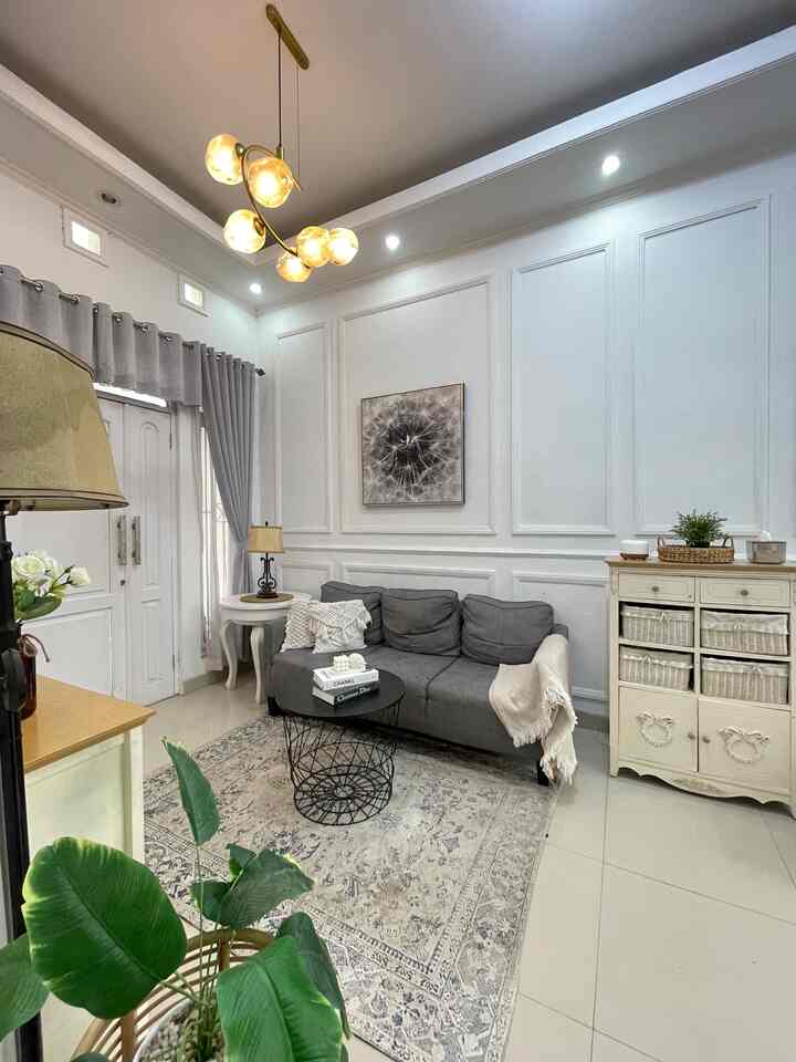 Karena jarang ada tamu dan setiap moment lebaran selalu mudik, jadi dekorasi rumah hanya ditambah beberapa lampu dekorasi lebaran dan accecories juga pohon artificial saja. 
#dekorasilebaran
#dekorasiidulfitri
#dekorasiramadhan