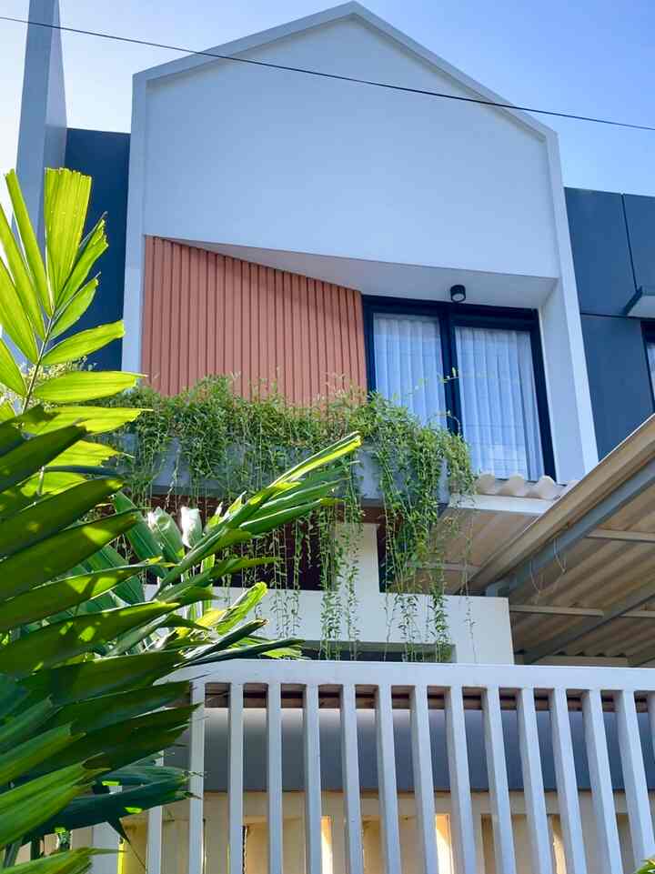 Beberapa hari sebelum lebaran, aku pasti membereskan ruangan bawah dan guest room karena orang tuaku akan berkunjung juga menginap di rumah. Meskipun tidak ada dekorasi idul fitri, aku selalu memastikan kebersihan dan kenyamanan rumah khususnya saat orang tuaku berkunjung💗🙏🏼 #idulfitri #livingroom #ruangtamu #kitchen #guestroom #inspirasidecor #scandinavian #bohemian