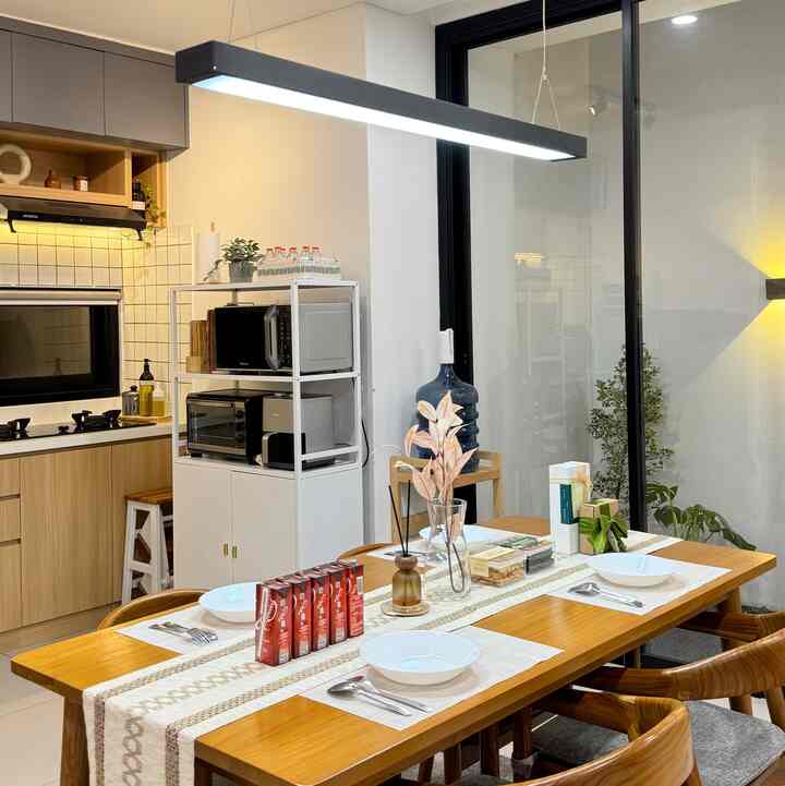 Moment lebaran yang selalu dinantikan untuk kami, menyiapkan kue labaran, menyiapkan menu masakan untuk disantap ketika lebaran, dan menyiapkan THR/hampers untuk orang tersayang. Tapi ga lupa, rumah juga harus rapih. Supaya sanak saudara yang berkunjung ke rumah merasa nyaman dan senang dengan jamuannya ☺️ #DekorasiLebaran #DekorasiIdulFitri #DekorRamadhan #PreparingIEDFitri #NuramaHouseDecorInspiration