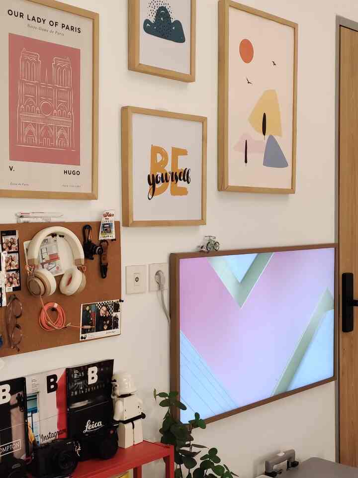 Tempat favorit kita saat bersantai yaitu nonton dan makan di area tv inii dengan ambiance warm light menjelang sore hingga malam. 
#waktufavoritdirumah
#favoriterooms
#favoritesdecoritems