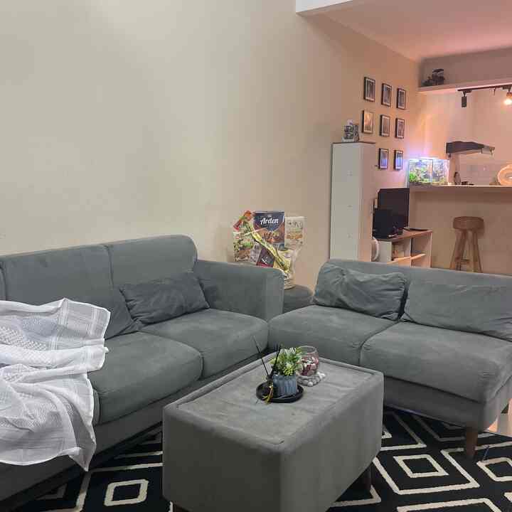 Tema Idul Fitri kali ini alhamdulillah bersyukur banget karna dapet Rezeki rumah ini. Gak banyak dekorasi yang dipakai.

Ganti gorden dan pakai kain putih untuk disofa. Biasanya ganti karpetnya sih H-1 lebaran hihihi

Gak banyak berubah dari ruang tamu ini, karna memang masih menjadi rumah tumbuh yang berproses.

Selamat Hari Raya

#DekorasiLebaran
#DekorasildulFitri
#DekorRamadan
#lebaran
#idulfitri
#rumahdalamgang