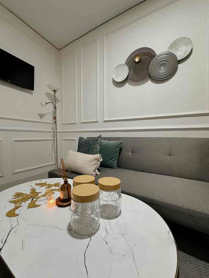 Idul Fitri 1445 H 

Mami mendekor ruang tamu , yg sekaligus living room simple menyambut lebaran, dengan hiasan lampu eid mubarak dan hiasan bulan bintang menyambut lebaran tahun ini dengan toples2 yg aestetic.
Mami mendapatkan barang2 gemas ini di tempat langganan mami belanja seperti di ace dsb, mumpung masih bulan ramadhan & lebaran yang menghitung hari lagi,  cuss langsung ke ace , informa dan sebagainya masih banyak promo & diskon yg menanti.

#DekorasiLebaran
#DekorasiIdulFitri
#DekorasiRamadan

