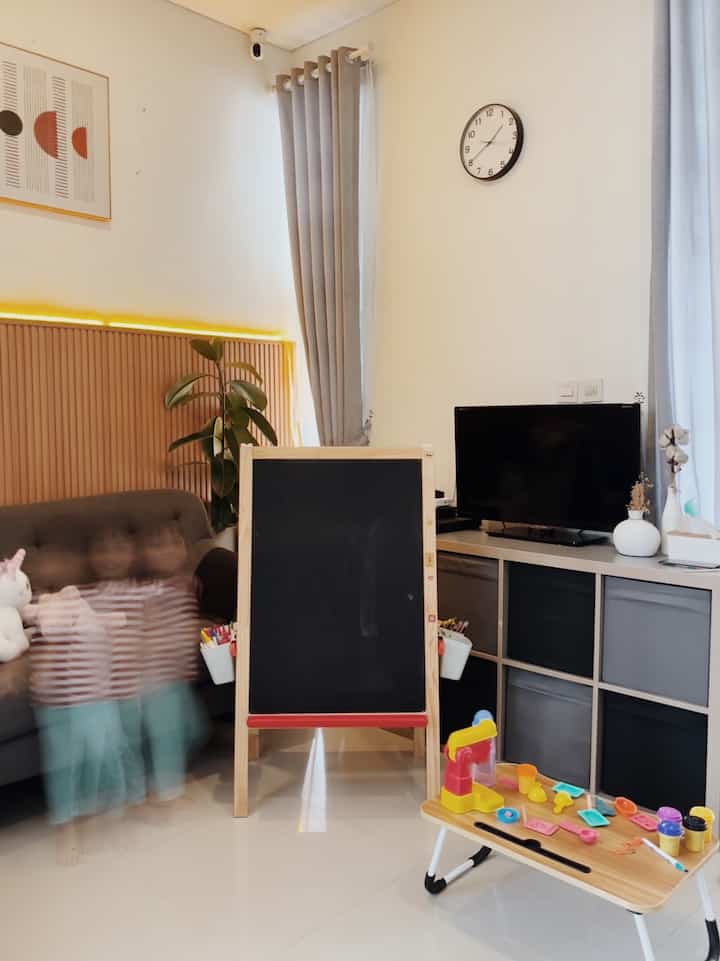 At Ruma Cefour, there are 2 rooms that I think are child friendly.
The first room is the living room and the second is the children's room.
-
I use the TV shelf as storage for my child's toys, so that they still look neat after they are finished playing.
-
while the children's room is more playful with a Montessori approach, so that children can choose their own toys.
#kidsfriendlyhome
#childfriendlyhome
#familyfriendlyhome