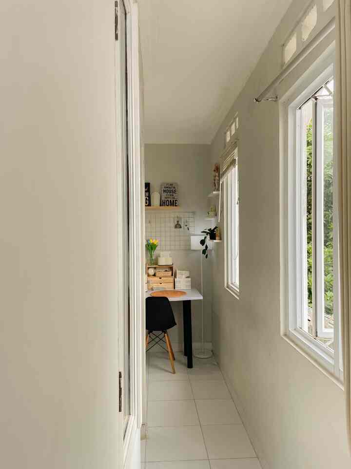 Disini lah kami menghabiskan waktu bersama , walau belum punya anak namun aku selalu ingin menciptakan ruangan yang cozy dan aesthetic untuk seluruh anggota rumah demi kenyamanan bersama. Ditambah dengan unsur dekorasi yang semakin membuat rumah manis dan terlihat gemas. 

#KidsFriendlyHome
#RumahRamahAnak
#FamilyFriendlyDesign