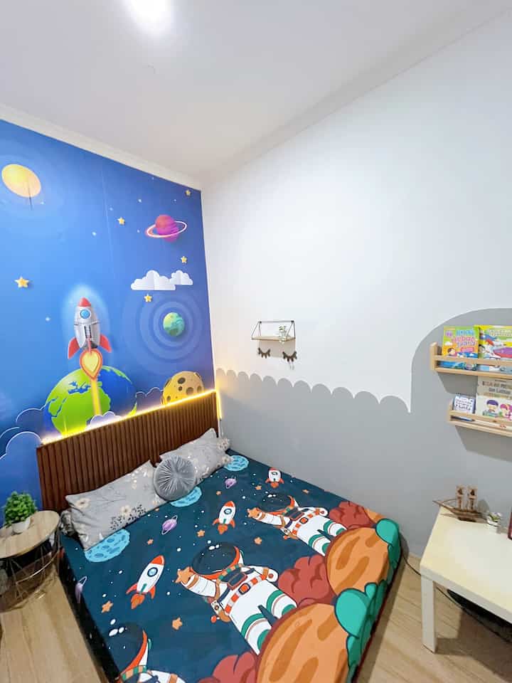 Kamar anak di rumah kami ini kecil hanya berukuran 3m x 2,5m biasanya mereka bermain, mewarnai dan belajar di kamar ini. Belum terlalu banyak dekorasi masih simple banget, semoga nanti bisa makeover kamar anak ini lebih nyaman lagi.

#KidsFriendlyHome
#RumahRumahAnak
#FamilyFriendlyDesign
#KamarAnak
#RuangBermainAnak
#IdeKamarAnak
