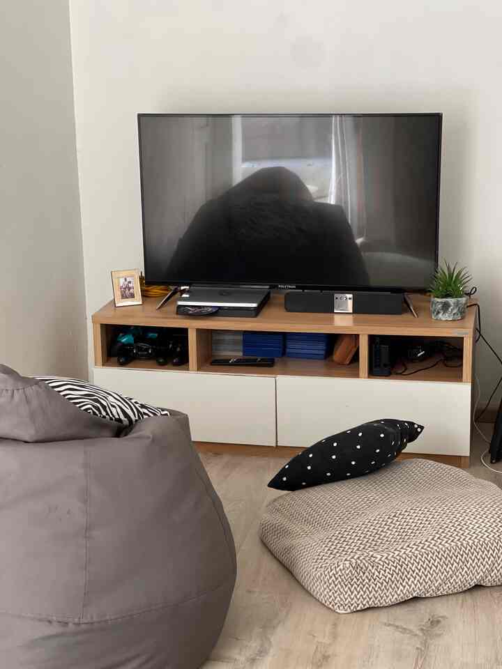 This small room is our family's favorite room, especially during family movie night. My husband and children also often play games here, or just eat gr*bfood orders for us to enjoy together here. Apart from of course when the children have gone to school, I sometimes spend time working in this small room. And it seems we no longer need a sofa in this room, bean bags and cushion floors are comfortable enough for us.
For us, this room is like a small room with big love.

#smallroom #biglove #watchingroom #ruangkeluarga
