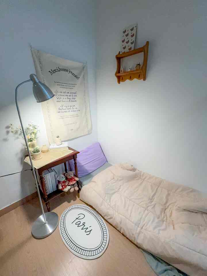 My bedroom in night vibes 🫶🏻
Dan baru abis beli lampu baru 😜 suka banget sama lampu ini 😍 

#AestheticHome #RumahEstetik #HomeStylingInspo #bedroom #bedroominspo #kamartidur #dekorasikamartidur #roominspo #dekorkamartidur #nightvibes #studio #studiodecor #dekorasikamar 