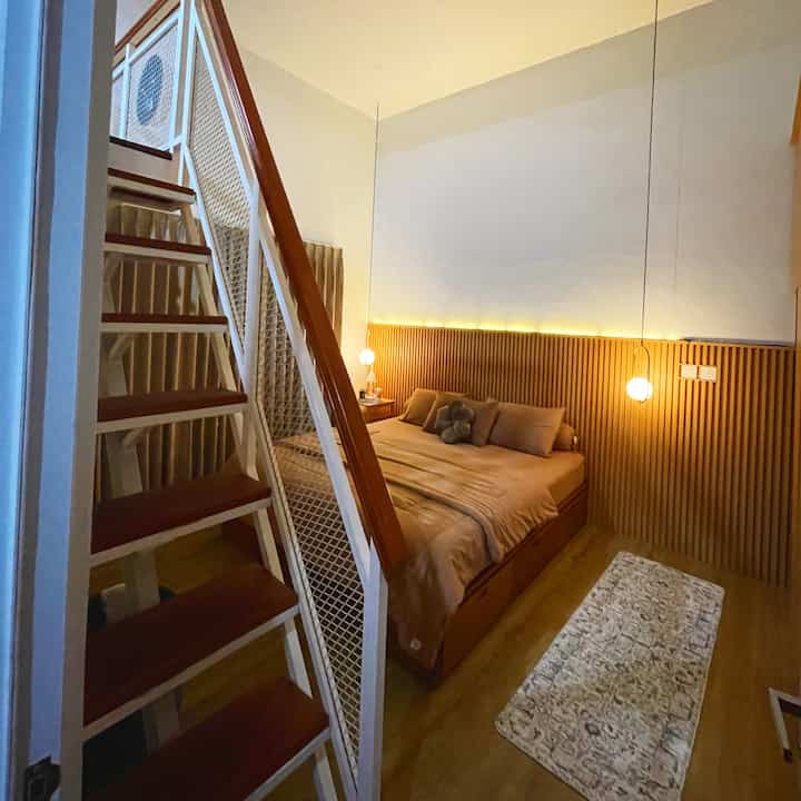 Tempat ternyaman dimalam hari, my bedroom.
Masih ada sih wishlist buat kamar ini, sptnya kurang walldecor di dinding, next time bisa dipasang :)
#MainBedroom 
#KamarUtama
#BedroomWithMezzanine
#BedroomWithBalcony
#NightVibes
#ScandiHome
#InspoKamarTidur