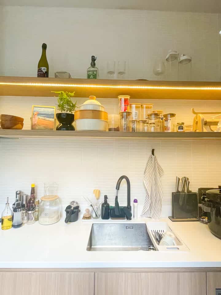 How we organize our kitchen with open shelves? It has always been a struggle to keep it as aesthetic as possible when having open shelves. We tried our best by choosing storage that looks good and also kitchen accesories that aligns with our #japandi style. Anyone has any other tips?
#kitchen #kitchenstyling #openshelves #BSD #RumahCluster