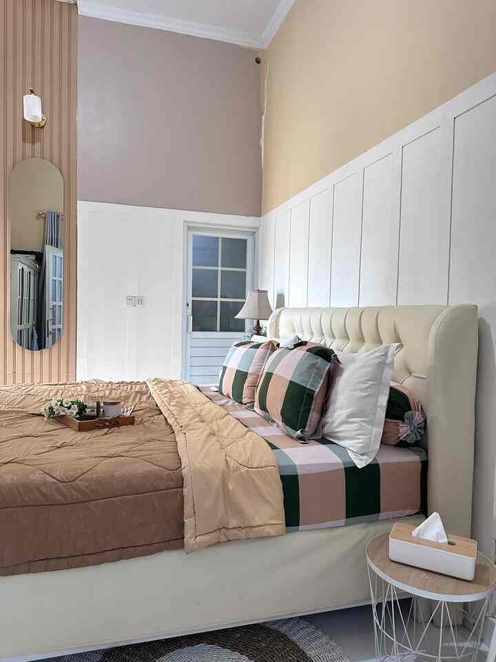 •Liburan ala Introvert•

Introvert 'kan selalu menemukan cara tuk mengisi energi-nya didalam rumah saat seisi dunia sedang heboh dengan liburan, ya nggak ?

Spot ternyaman mana lagi kalau bukan di Kamar Tidur. Kadang nge-Netflix, kadang baca buku.

Kalau Kamu Introvert atau Extrovert nih? 
Happy holiday everyone !!!

#SpotMeTime #HealingDiRumah #BedroomInspo #DekorasiKamarTidur #KamarTidurMungil #MeTimeAlaIntrovert