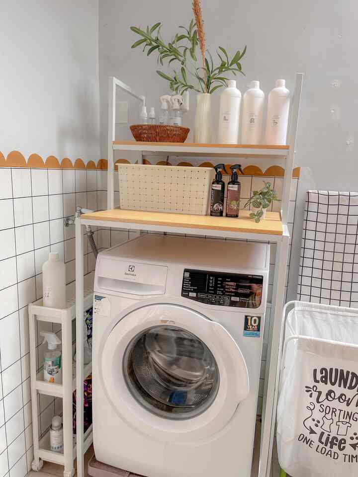 Salah satu tempat kerja aku, yap ini dia "LAUNDRY ROOM" dekornya masih suka-suka, tapi dipastikan laundry room ini masih disambungin sama warna yang ada di sekeliling rumah yaitu wood white, kebetulan ngerasa lebih adem aja dipandang mata. Semoga menginspirasi yaa 🫶🏻


#LaundryRoom
#RuangKerjaDiRumahku
#LaundryRoomEstetik
#PojokanCuciBaju
#InspirasiLaundryRoom
