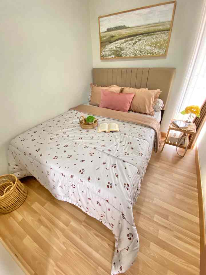 Bed Room Inspiration ✨

kamar tidur minimalis yg ngga banyak ornamen, tapi alhamdulillah bikin tidur jadi nyaman ☺️
dari dulu aku mmg ingin memakai lantai parket utk kamar, krn rasanya jadi lebih warm dan lebih nyaman 🤎

aku juga menambahankan wall decor diatas kasur dg tema vintage, bikin ruangan jd makin cantik 🥰

semoga menginspirasi yaah 🥳

#bedroom #bedroominspiriation #bedroominspo #homesweethome #homeliving #homedecor #homeinspo #kamartidurminimalis