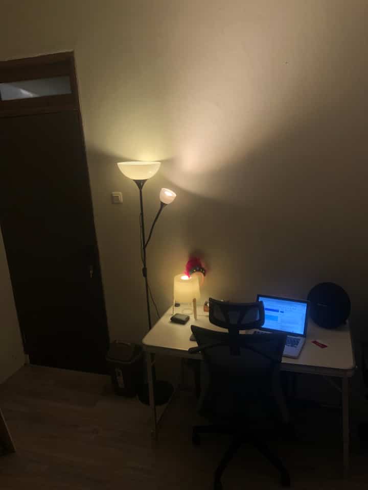 Tempat yang gemeees bgt pgn aku rombak totalll🤣 
Pengen bgt ganti + nambahin meja kerja buat aku&paksu, ngeluarin lemari segede kamar yg cuma jadi “gudang” dannn banyak lagi. Plus kamar ini adalah ruangan paling lembab dirumahku, entah knp selalu ancur mulu temboknya huhu

#RuangKerja
#RuangBelajar
#InspirasiRuangKerja
#DekorasiRuangKerja
#RumahMinimalis
#RumahMungil
#RumahMonochrome
#InspirasiRumah
#DekorasiRumah