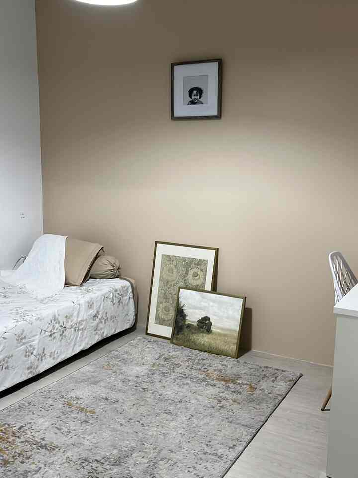 Before - After kamar anak.
Beforenya ada di slide akhir ya..
Untuk kamar anak ini, aku mencoba mendekorasi ulang untuk penataan furniturenya. Dengan mengurangi beberapa barang dan menata letaknya supaya terasa luas. Selain itu aku ganti cat satu sisi dindingnya dengan warna yang lebih calm.
Suasanya emang beneran jadi berubah banget 😍😍

#kidsbedroom #bedroom #bedroomkids #homedecor #decoration