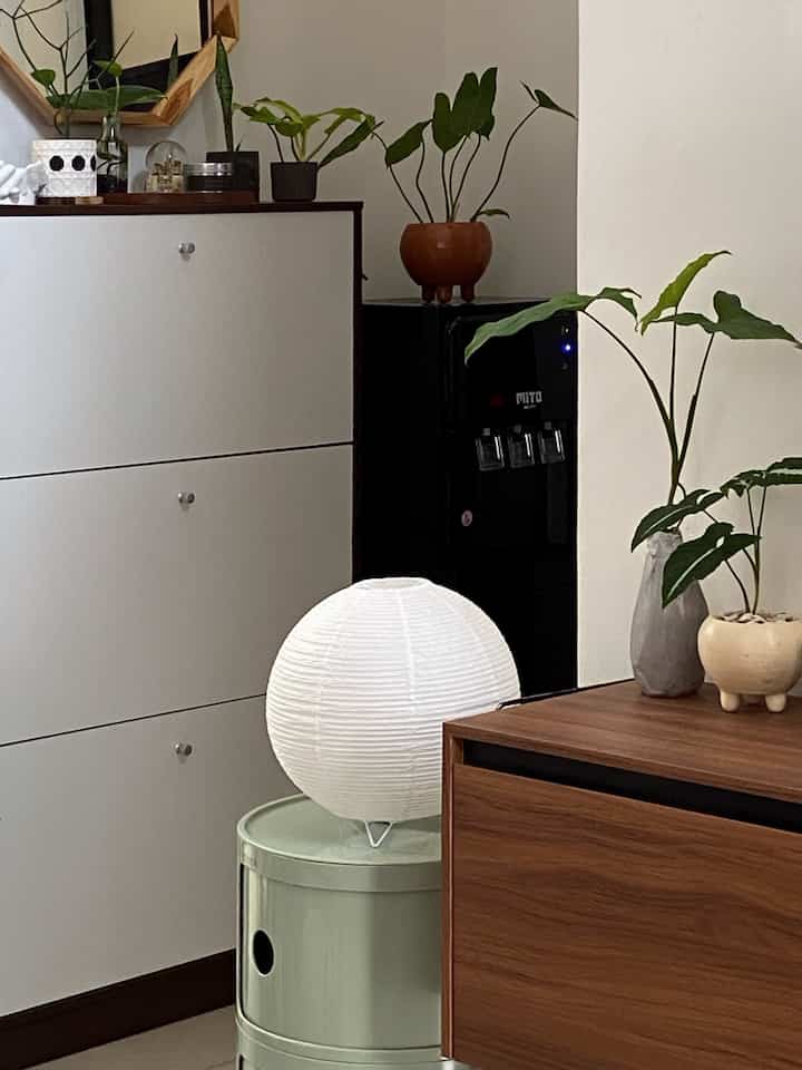 Akhirnya satu wish list terpenuhi! Yaitu rak stora dari Ace ini. Beli dulu, pikir terakhir mau ditaruh dimana hihi. Biar ada penyegaran di area keluarga. #livingarea #livingroom #tipe36 #36m2 #tinylivingroom #tinyhouse #dasacavana 