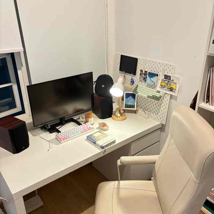 Setelah liburan panjang, minggu depan sudah kembali aktivitas bekerja kembali~

#MiniHomeOffice #IdeRuangKerjaMinimalis #KoreanHomeOffice #HomeOfficeIdeas #KoreanHouse