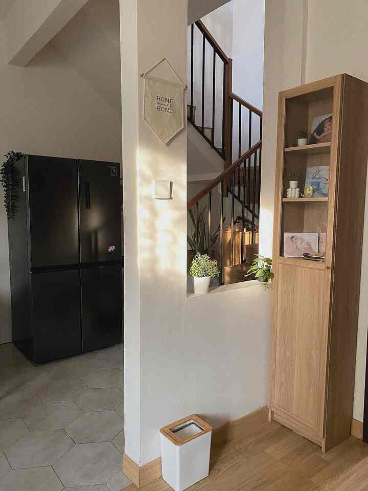 Pojokan tangga kalo di lihat dr arah ruang tamu dan bagian bawah tangga yg sangat jarang aku foto.. 

#InspirasiRumah #InspirasiRumahMungil #HomeSweetHome #LivewithKids #RumahCluster #Bogor 