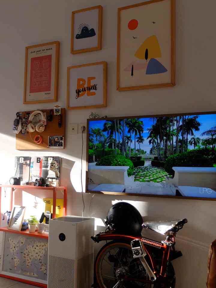 Jam jam siang menuju sore itu adalah waktu terbaaaaaaik matahari masuk. Benar - benar membuat vibes jadi bagus. Banyak siluet yang bisa dinikmati.
#tinyhome #tinyhomecafe #homedecor #home #rumah #livingroom