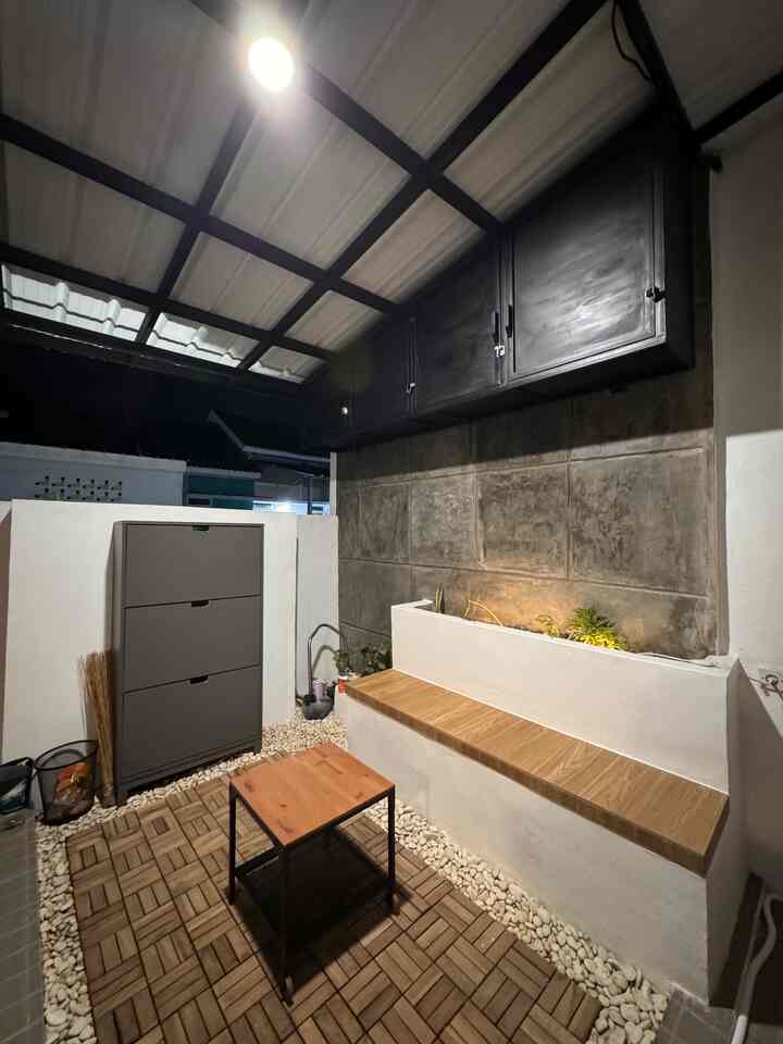 spill taman kering depan rumah buat kongkow ...

niat hati mau jadiin taman ini lahan terbuka, tapi apa daya berhubung ruang tamu ku cuma segaris suka bingung banget kalo tamunya banyak . jd aku sengaja buat taman kering ini sebagai alternatif tempat duduk tamu✨

semoga menginspirasi yah tetangga online 💕


#tamansegaris
#tamankering
#halamanrumahinspo
#homecafe 
#homedecor
