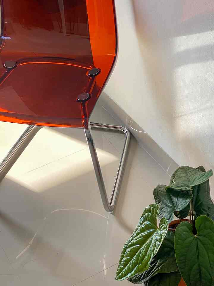 IKEA TOBIAS chair, dengan lekukan dinamis serta aksen krom pada kaki kursi menjadikan sudut ruangan terasa lebih menyatu dengan yang lainnya.

#ikea #tobias #tobiaschair #midcenturymodern #standardeveloper