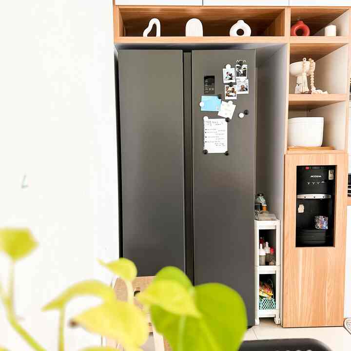 “How to styling my kitchen”

Selamat malam dari casaaksadaru 👋🏻

Salah satu inspirasi untuk styling kitchen yaitu dari pinterest. So happy bisa liat kitchen2 dr berbagai belahan dunia hehe. Nah gk semua model atau peralatan cocok di dapur kita sehingga harus pinter2 nih memilah dan memilih barang2 yang fungsional di kitchen sekaligus juga estetik. Even hanya menjadi pemanis setidaknya tidak mengganggu fungsi kitchen itu sendiri. Misalnya pajangan2 yang ada di casaaksadaru. Kami memilih pajangan yang simpel, ukuran pas dan penempatan yang sesuai sehingga menjadikan kitchen kita tampak menjadi lebih manis. Bagaimana styling di kitchen kalian? Semoga kitchen casaaksadaru bisa menjadi referensi yaaah. 

Malam 🫶🏻✨

#StylingDapur
#MakeOverDapur
#RenovasiDapur
#Casaaksadaru