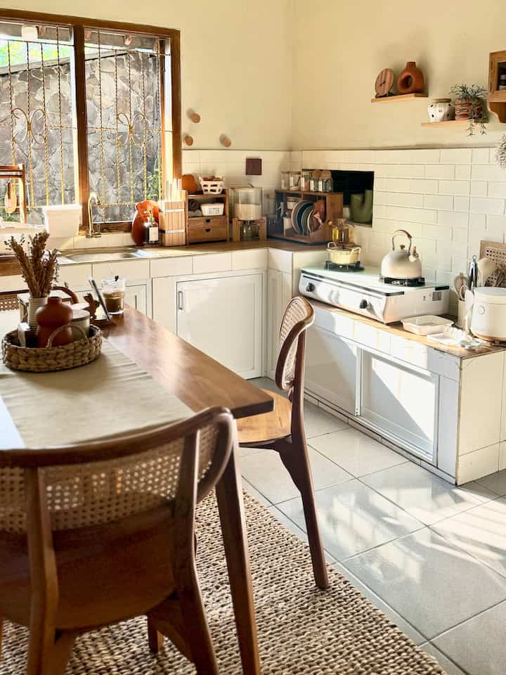 Hai tetangga O!house
Ini dapur lagi, bagian rumah yang paling aku suka adalah dapur ini, semua cetakan di dapurku masih kayu dan yang paling aku suka adalah sinar matahari 🫰🏻
#Penataan Dapur
#MakeOverKitchen
#Renovasi Dapur
#sebelum setelah
#dapurestetik