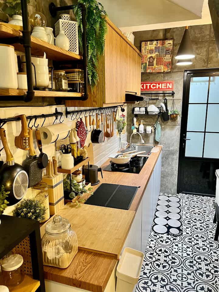 BENDA2 KECAYANGAN DI DAPUR ..
Mencari pritilan serba kayu di dapur yg sesuai mau aku, lamaaa prosesnya. Harus sering2 berburu dan melihat referensi dari web site atau aplikasi Ohouse atau Pinterest. Alhamdulillah beberapa barang2 di Ikea pas bgt untuk tema dapurku … dan aku sukak, ini benda2 kecayangan krn benda2 ini makin membuat dapurku estetik dan instagramable juga … dan aku puas ☺️😃 
.

1. #BendaFavorit
2. #RekomendasiDekor
3. #RecommendedDecorItems 
#dapurantik #dapur #dapurikea #dapurminimalis #dapurvintage #kitchenbach 
