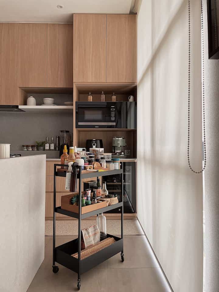 ⭐️Favorite things at home⭐️

If I were asked to share, there are a lot of my favorite decoration items in this house, of course, but maybe these are just a few of my favorites at the moment because they will definitely change every now and then😂.

For the kitchen, maybe buy a kitchen trolley at IKEA because it is functional. So I put all the vitamins and sauces that are often used when eating on this trolley so that my dining table isn't littered with bottles.

For the work room, there is a new full body mirror from informa, and there is a teak wood stool that I placed in the work room.

For the bedroom, of course, a table lamp from Nash&Co which I combined with a smart bulb that I can adjust the light level.

What is certain is that the favorite objects in this house are functional and add to the aesthetic value of the room.
_
#FavoriteThings
#Decor Recommendations
#RecommendedDecorItems
#Athomecorner
#homeFinds
#HomeDecorInspo
#HomeDecor