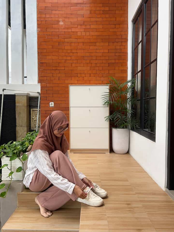 Hai, saatnya aku spill item favorit dirumahku, kenapa aku nobatkan sebagai favorit things karena emang sebagus itu baik kualitas dan estetik. Untuk detail produk bisa langsung tap + ya 
Thankyou
#BendaFavorit
#RekomendasiDekor
#RecommendedDecorItems
#scandinavian
#japandi
#bathtub
#bed
#raksepatu
#karpet