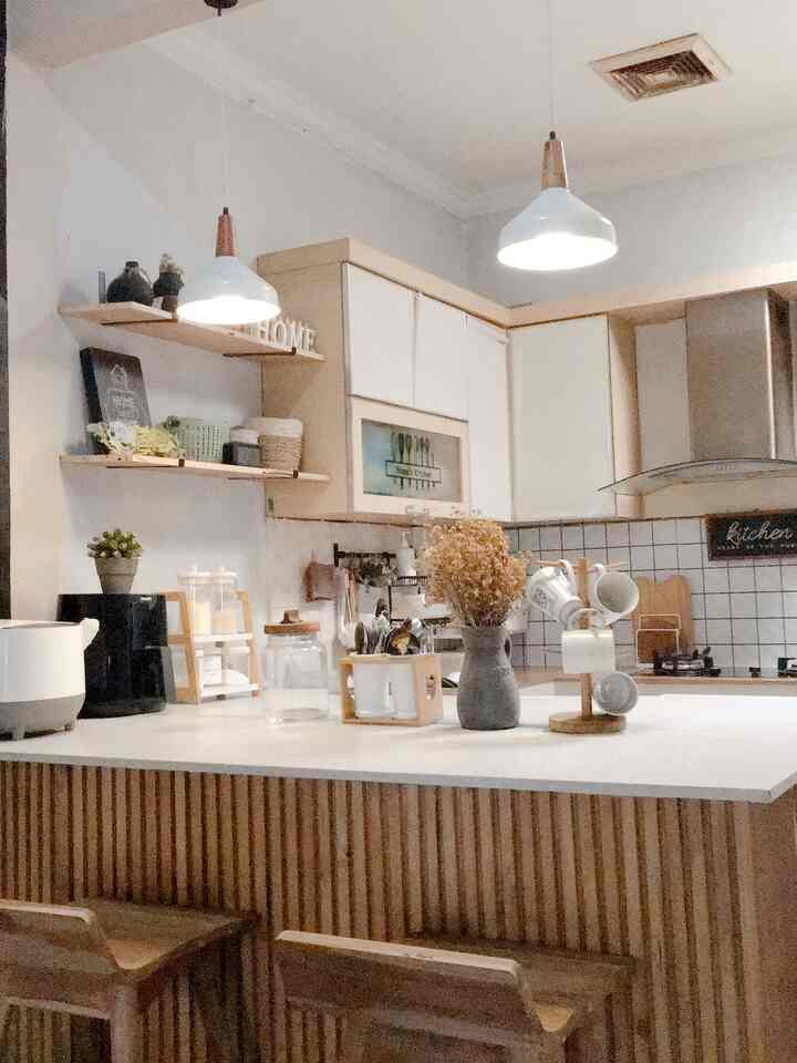 Dapur Open Space
Dengan Island Table ala" minibar
Awal nya dapur ini peke dinding pembatas, qmi renovasi jd Open Space dg menambahkan Island Table n kursi minibar... Look nya jd terlihat luas n terang...

#StyleingDapur
#MakeOverDapur
#RenovasiDapur #DapurOpenSpace #JapandiMinmalis #DIY #LowBudget #HomeDekor

