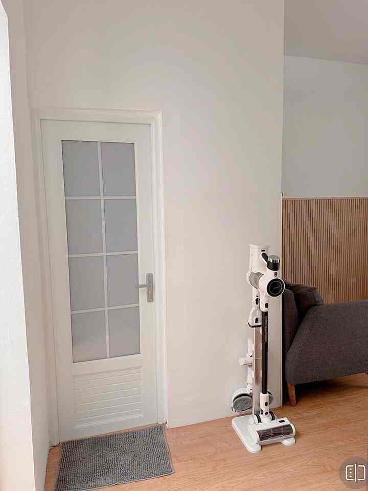 Spot rumah yang jarang banget inframe salah satunya sudut ini, alhamdulillah awal tahun bisa renov kamar mandi dan ganti pintu ini agar lebih enak dipandang hehe
Sudut ini masih polosan enaknya diapain ya ? 🤔



#BendaFavorit #RekomendasiDekor #RecomendedDecorItem #SudutKamarMandi #rumahdeveloper #rumahcluster #rumahmungil #InspirasiDekorasi