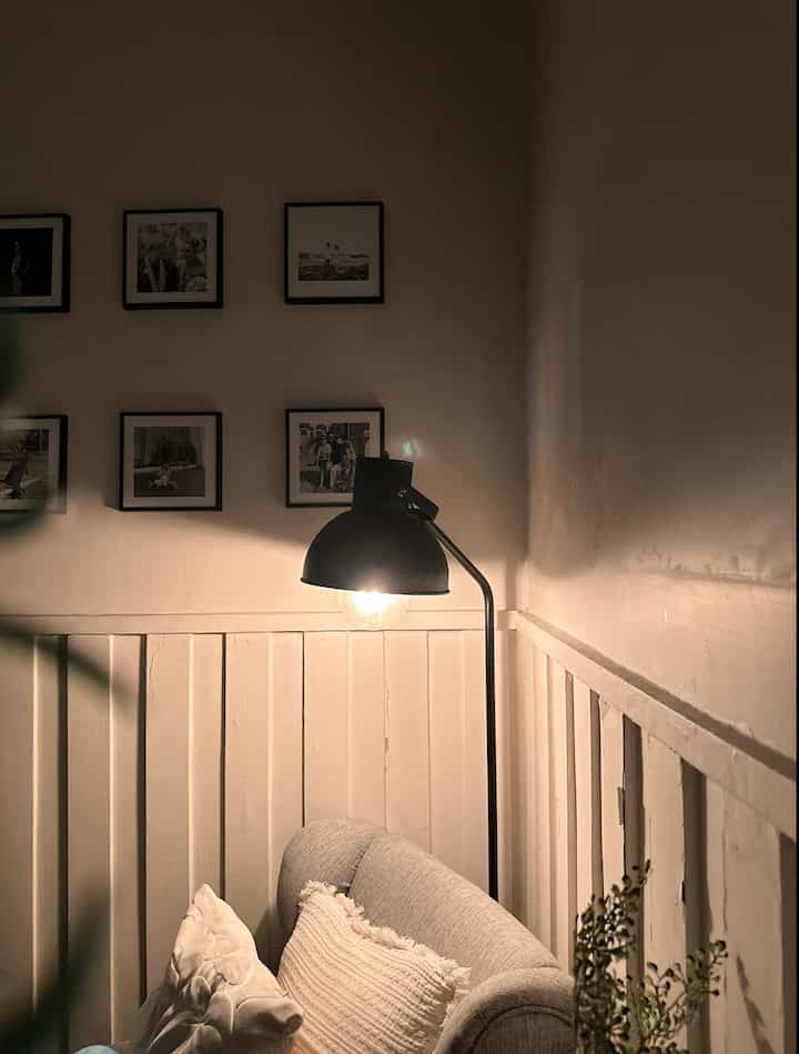 Benda2 favorit dirumah salah satunya standing lamp ini, bikin suasana makin warm..
selain itu ada vitrase cantik dr ikea, olive tree dan lilin2 ku yg bikin suasana malam romantis❤️
#BendaFavorit #RekomendasiDekor #RecommendedDecorItem #nightvibes #livingroom #minimalis #tinyhouse