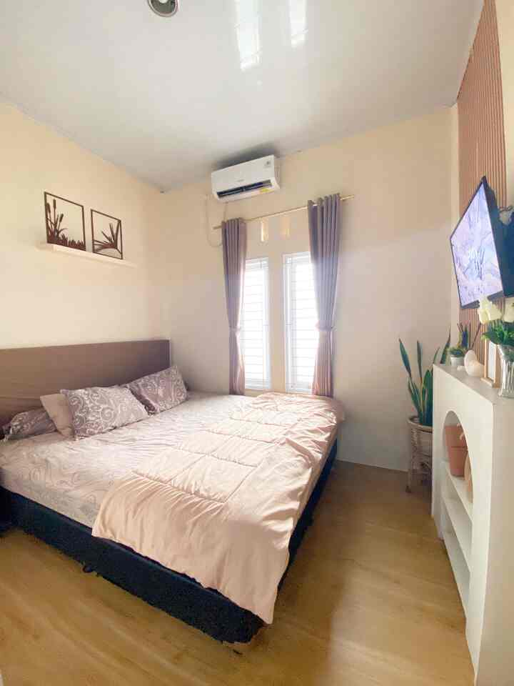 Benda favorit ✨ 

Baru-baru ini kami mengganti suasana spot tv di kamar kami dengan menggunakan motif salur kayu. Dibuat simple memang namun tetap nyaman bagi kami. 
Aku menambahkan beberapa benda favoritku seperti rak perapian, standing cermin, vas keramik dan juga vas kaca lengkap dengan artificial bunga tulip favoritku 🫶🏻
Rak perapian ini hadiah dari memenangkan giveaway pada salah satu komunitas homedekor 2 tahun lalu. Dan menjadi kenangan tersendiri bagiku yg tidak terlupakan. 


#Bendafavorit #RekomendasiDekor #RecomendedDecorItems #kamartidur #kamartidurmungil #areatvkamar #spottvkamar 