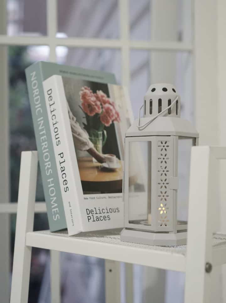 •Miscellaneous•
Aku spill beberapa "Cute" item yang jadi favorit Aku. Yang biasanya kelewat buat dipandang sangking kecilnya, ada juga yang gak terlalu ada fungsinya, tapi percayalah kehadiran mereka mempermanis tampilan interior dirumah.

So, kesimpulannya ada yang Aku beli karena butuh, ada yang beli karna sukaaaa 🤭

Kalo Kamu team mana nih, beli karna suka atau beli karna butuh ? ✋🏻

#BendaFavorit #RekomendasiDekor #RecomendedDecorItems #DecorationInspo #DekorasiRuangBelajar #DekorasiKamarTidur