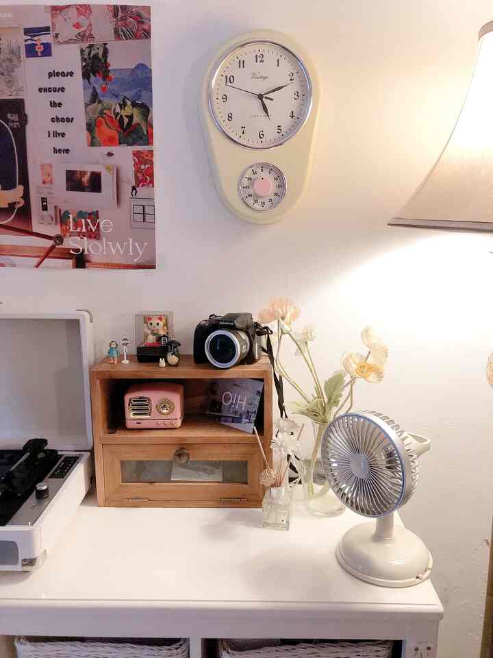 Sebenarnya benda yang dirumah ini semua kesayangan aku,karena aku selalu beli barang yang bener2 aku suka dan pengen..
Karena kegiatan aku sehari2 dirumah jadi barang2 perintilan dirumah ini buat aku sebagai healing aku dirumah saat melihatnya..sebagian barang2/benda yang aku suka banget spot vintage ini,untuk mendapatkan barang2 dirumah ini aku lebih memilih beli di online ☺️



#bendafavorit
#rekomendasidecor
#recomandeddecoritems
#minimalis