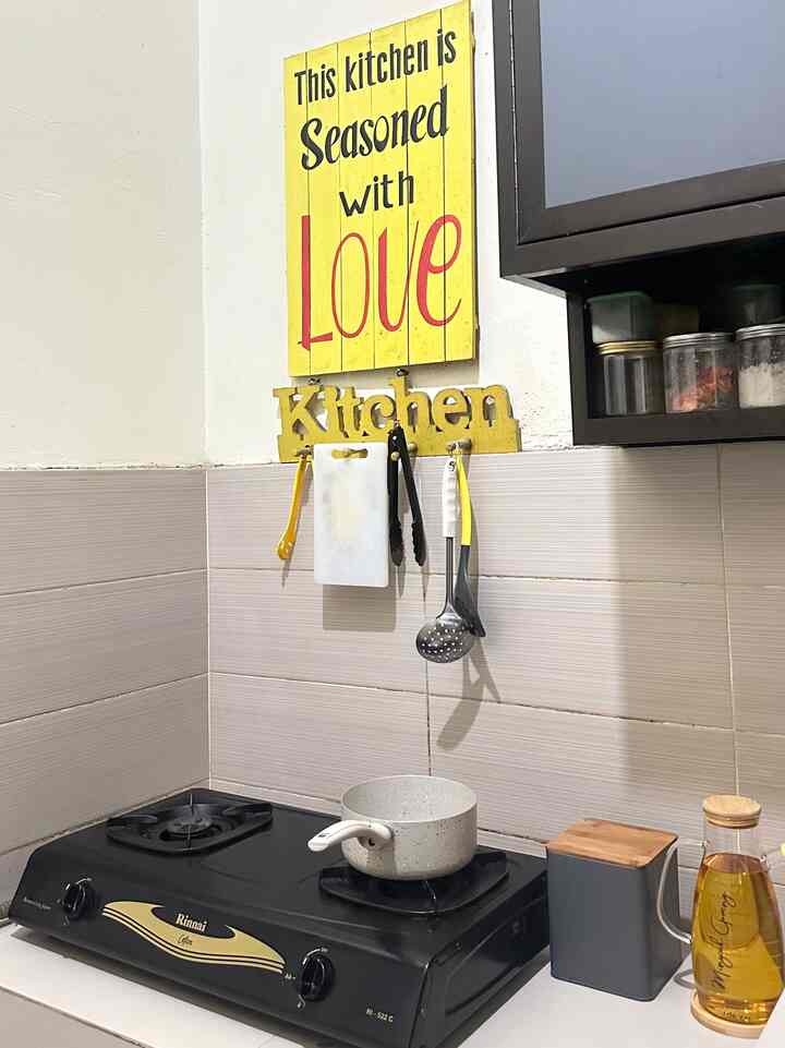 Dapur minimalis kami 🥰 belum banyak yg bisa di posting dibagian dapur ini karena akan kami renovasi 🥰 

#StylingDapur
#MakeOverDapur
#RenovasiDapur
#dapurantik 
#dapur 
#dapurminimalis 