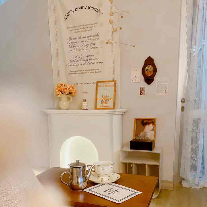 4 benda fav di Rumah SAY yg iconic kesayangan : Fireplace , Napkin aesthetic , Vase" cantik &  frame kayu super aesthetic 🥹 jadi ciri khas ruanganku 🎶 #BendaFavorit #RekomendasiDecor #RecommendedDecoritems #ruangtamu #ruangkeluarga #rumahmungil #rumahkecil #rumahcompact 